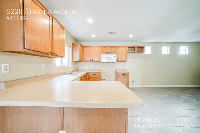 Foto del edificio - Amazing 4 Bedroom 2 Bathroom Home!