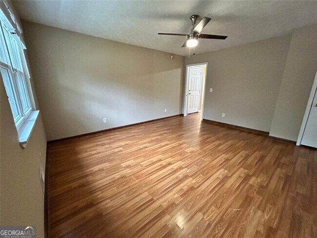 Foto del edificio - 1321 Timbercrest Dr