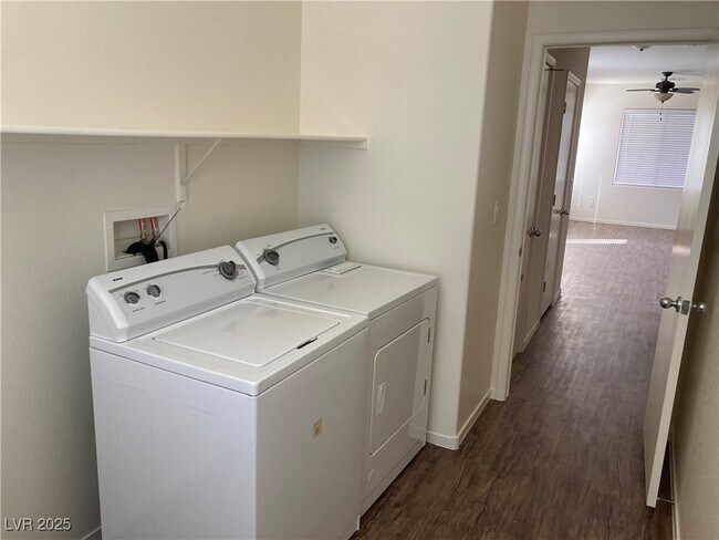 Foto del edificio - 6237 Clapton Way