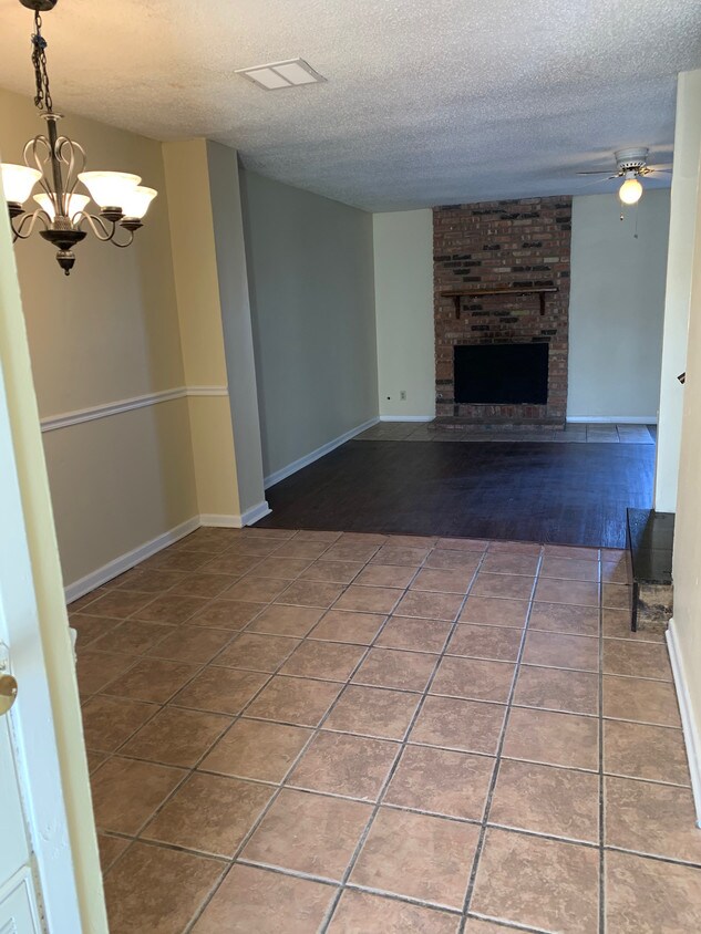 Primary Photo - 68 Colonial Dr