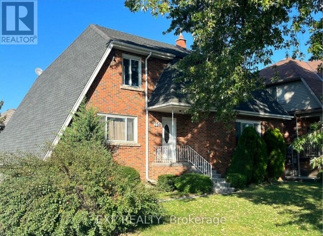 Photo du bâtiment - 250 Highland Rd W