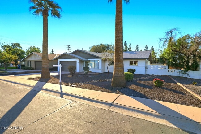 Building Photo - 233 E Huntington Dr