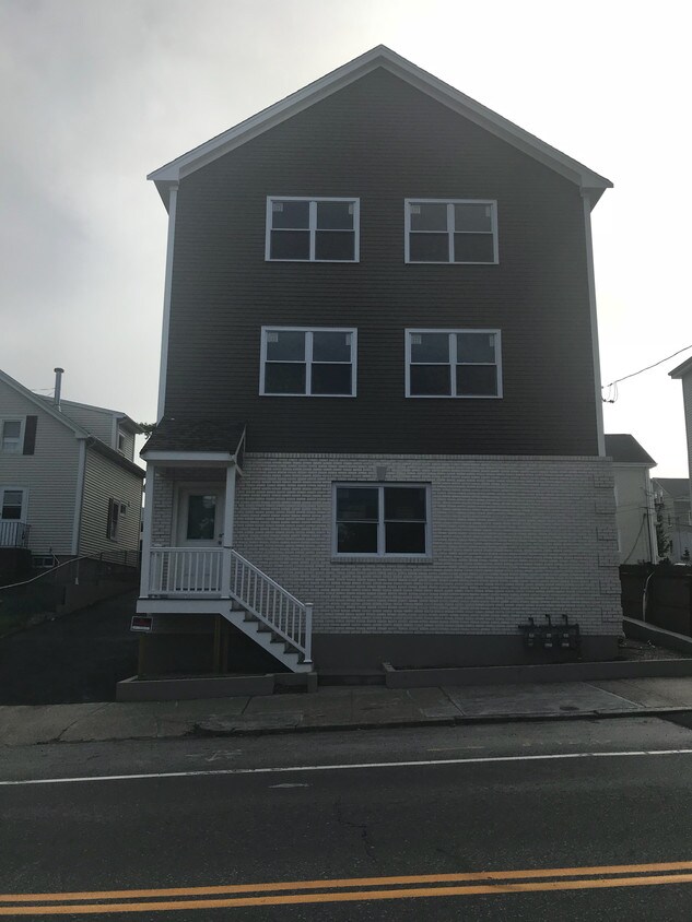 178 Gano St Unit 1, Providence, RI 02906 Room for Rent in Providence