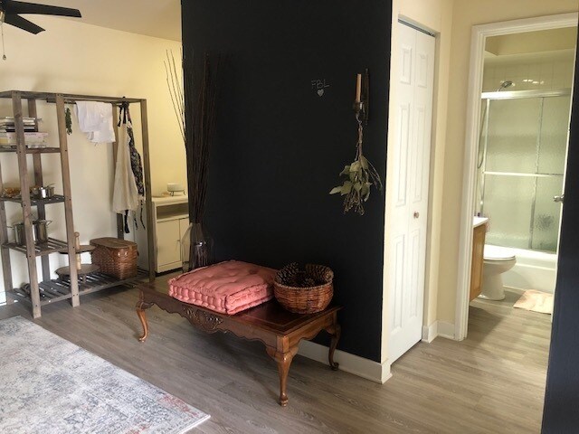 Foto del edificio - 421 W Barry Ave