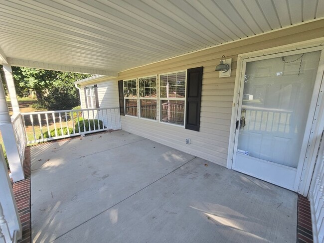Building Photo - NEW LISTING!!!!!