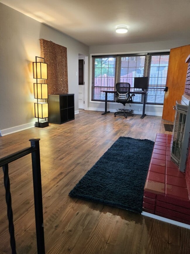 Foto del edificio - 1 Private Bedroom 1 Shared Bathroom