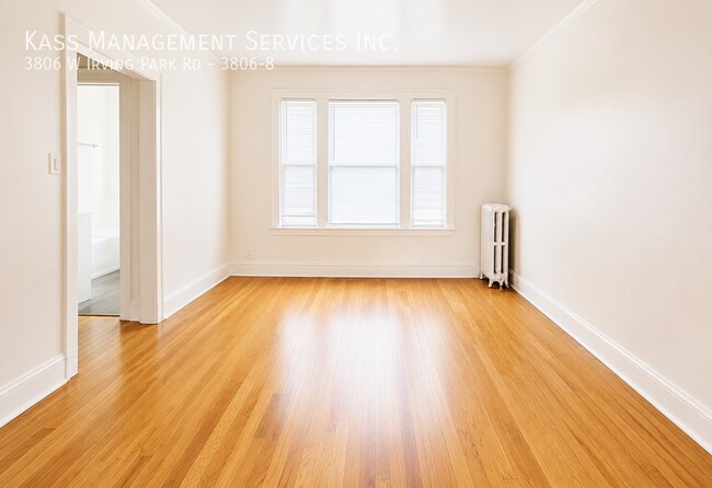 Foto del edificio - 3806 W Irving Park Rd