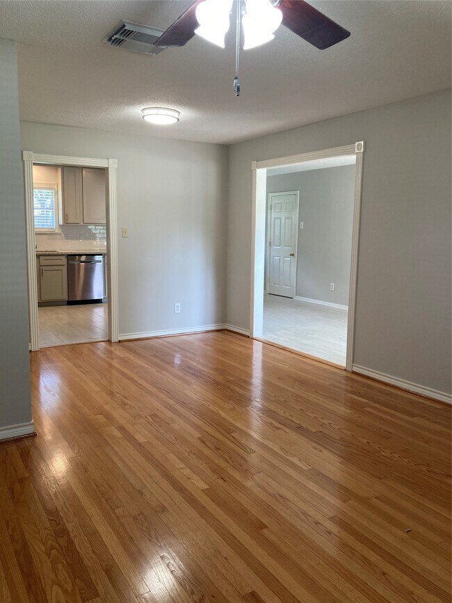 Building Photo - 1605 Lamonte Ln