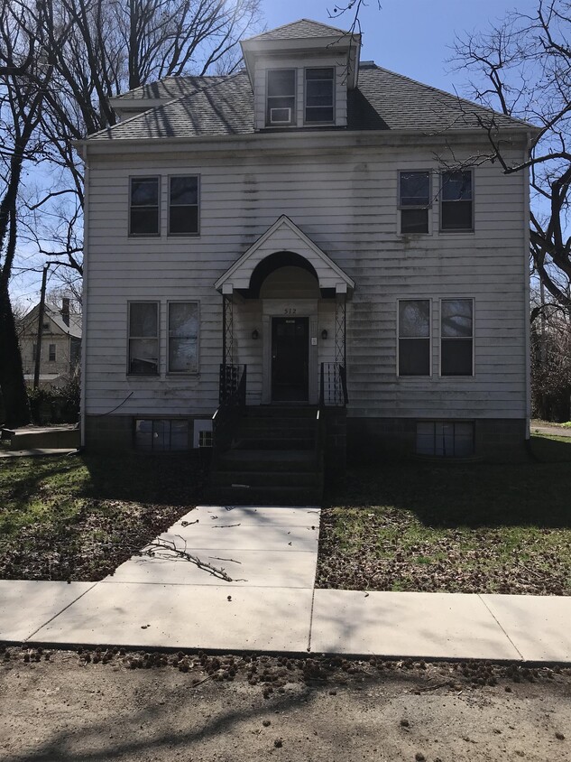 Primary Photo - 512 W Fayette Ave