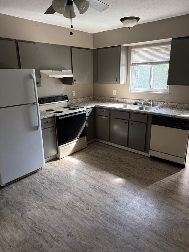 Primary Photo - 11 W Perry St