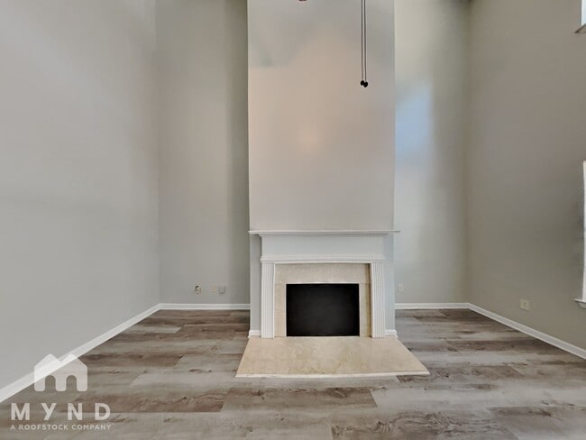 Building Photo - 605 Kings Pl