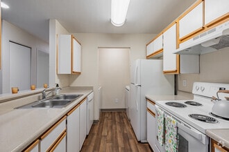 2BR, 1BA - 920SF - Kitchen - Westbury Apartments