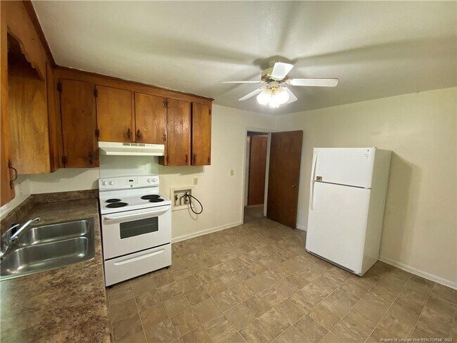 Building Photo - 417 Windermere Dr