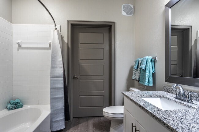 1BR, 1BA - 661 SF - Cyan Southcreek