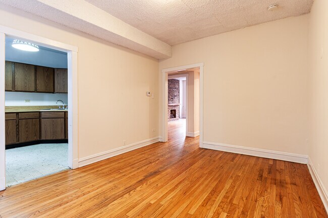 Foto del edificio - 3525 N Racine Ave