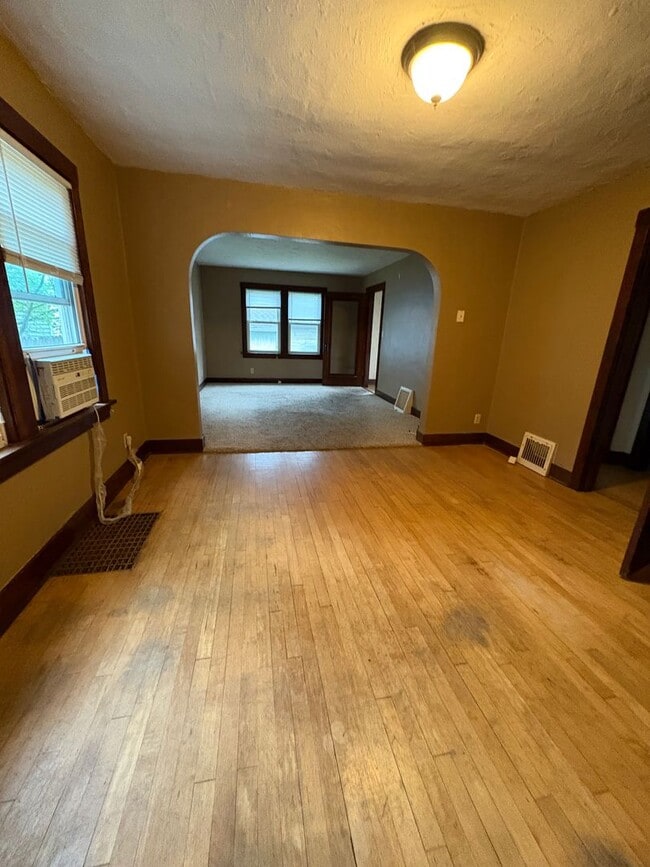 Building Photo - 2 Bedroom 1 Bathroom Single Family Home