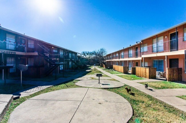VENTANA AT VALWOOD Apartments Farmers Branch, TX
