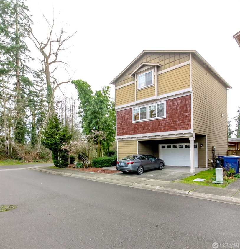 Primary Photo - 1256 Ash Ave
