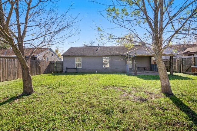 Building Photo - Great 3 Bedroom Single Family in Angleton