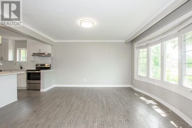 Building Photo - 2 Wolfdale Pl