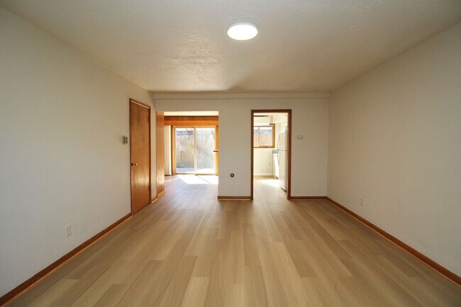 Foto del edificio - 3200-3236 SW Marigold St