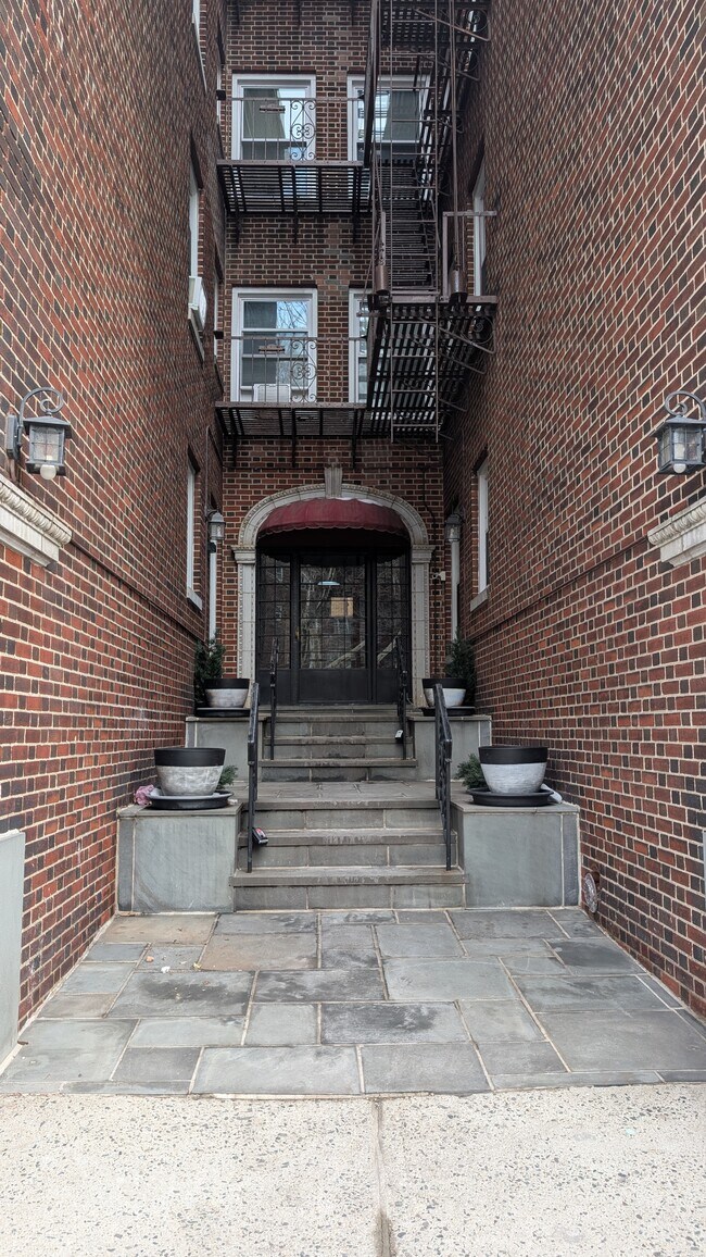 Foto del edificio - 7411 Boulevard East