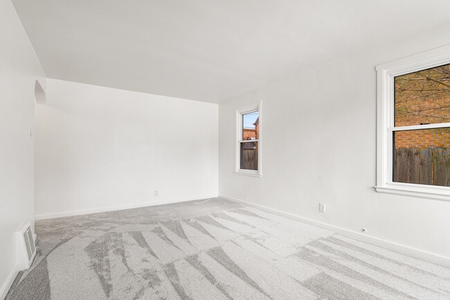 Building Photo - 1450 S 20th St