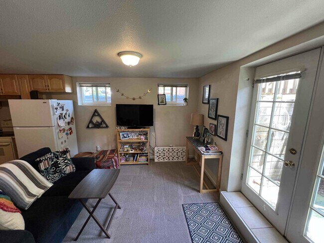 Foto del edificio - 2240 Hillsdale Cir