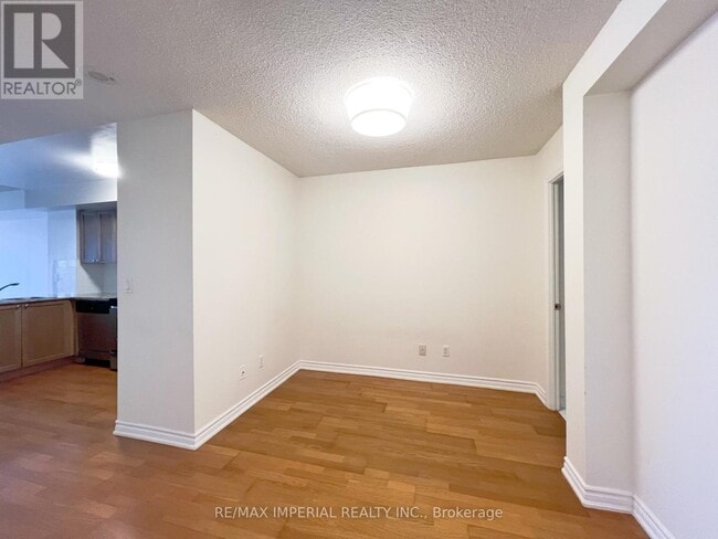 Building Photo - 761 Bay St.