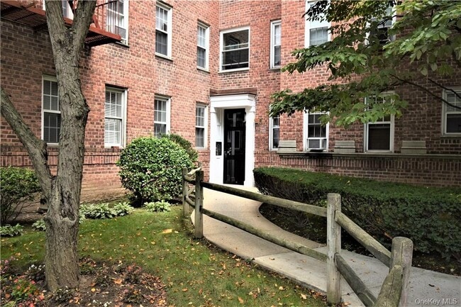 Building Photo - 780 Bronx River Rd