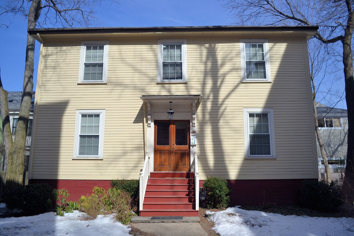 El edificio individual - 365-367 Harvard St