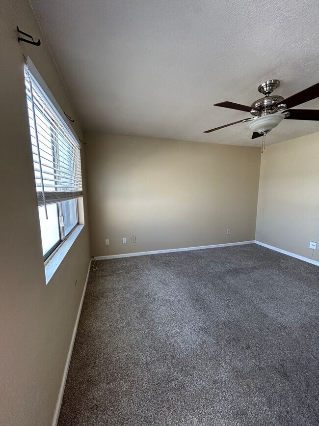 Foto del edificio - 2Bedroom/1 Bath Condo with private Yard an...