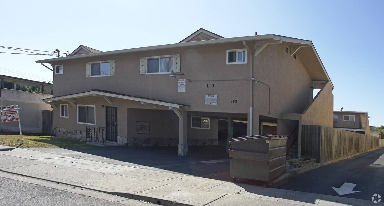 Building Photo - 143 Preda St