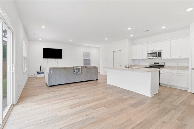 Foto del edificio - 828 Evergreen Rd