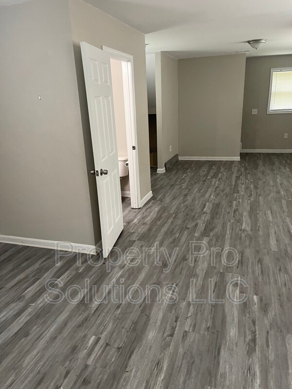 Foto del edificio - 703 North Point Rd