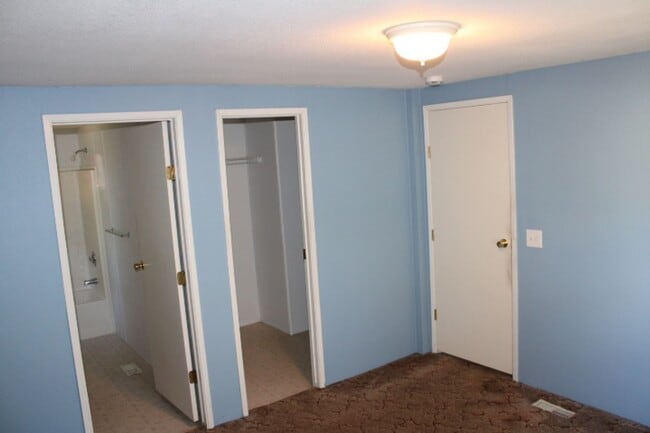Building Photo - 5266 Sunset Dr