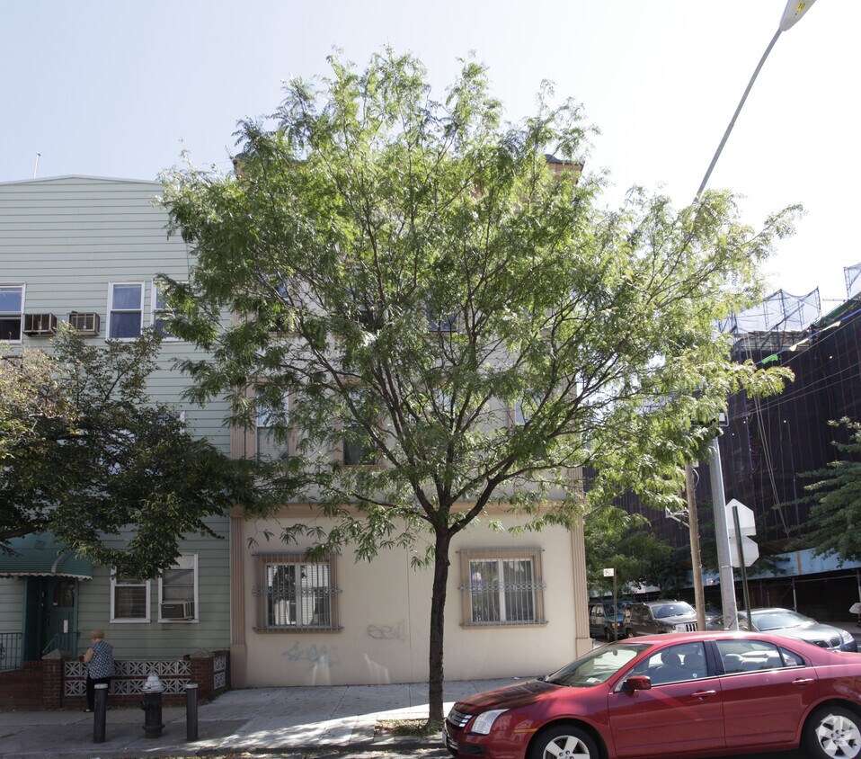 Building Photo - 332 Manhattan Ave