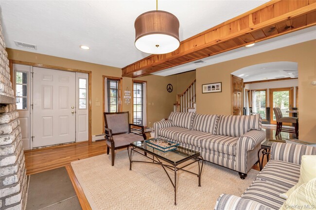 Building Photo - 16 Faraway Rd