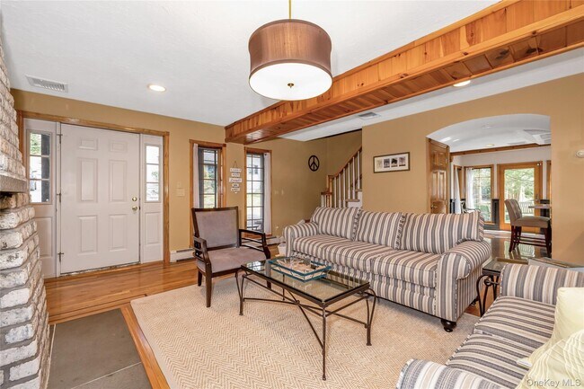 Foto del edificio - 16 Faraway Rd