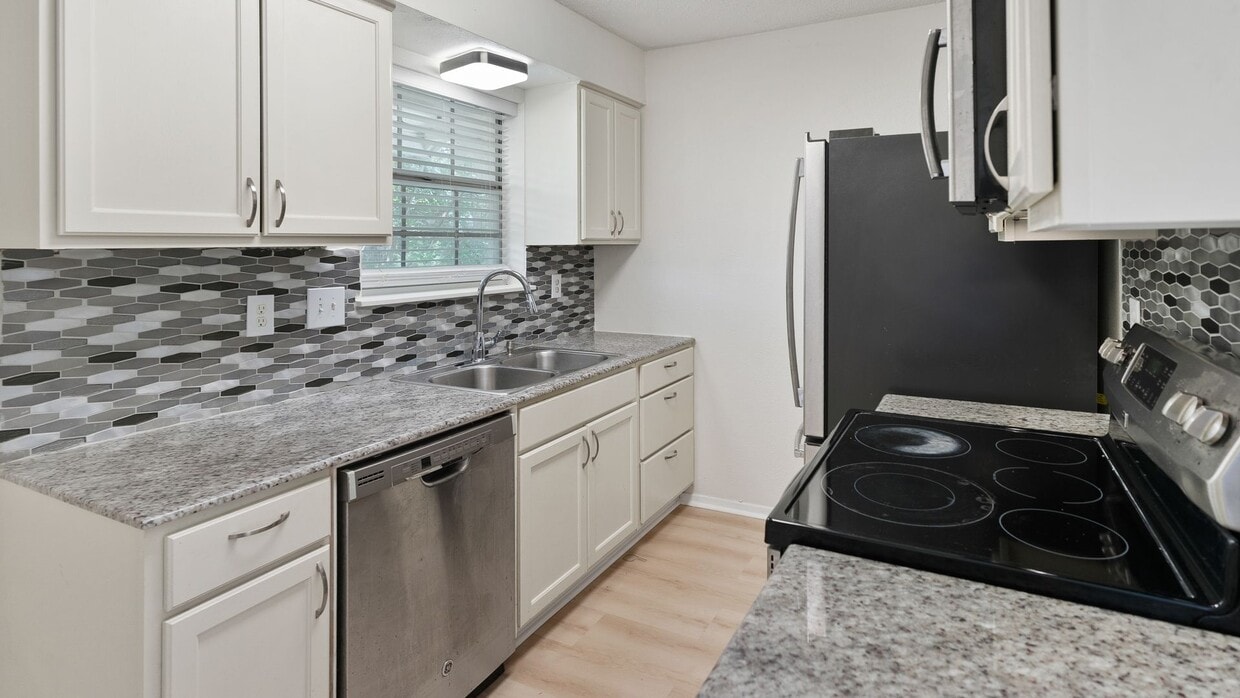 Primary Photo - 2 Bedroom Condo in a Great Location!