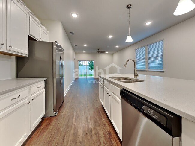 Building Photo - 579 Onate Cir