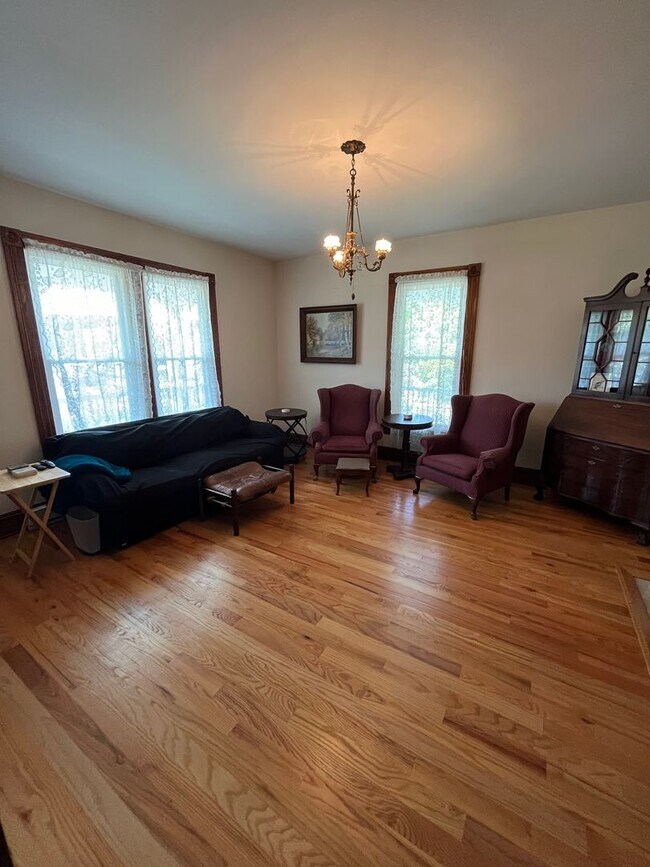 Foto del edificio - Beautiful 4-bedroom Farmhouse in Raphine a...