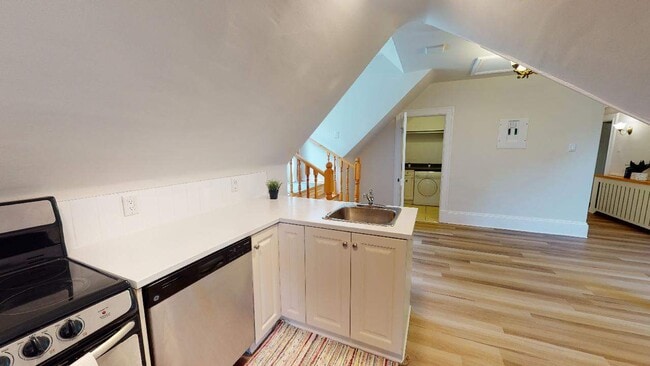 Interior Photo - 143 MacLaren