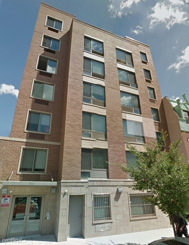 Building Photo - 311 W 141st St