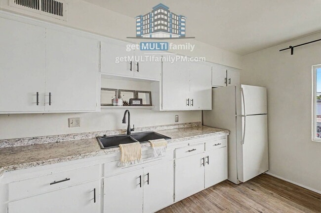 Building Photo - 4325 N 26th St