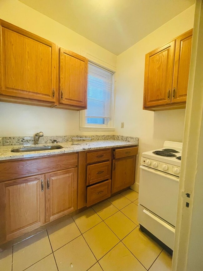 Interior Photo - 11 Tetlow