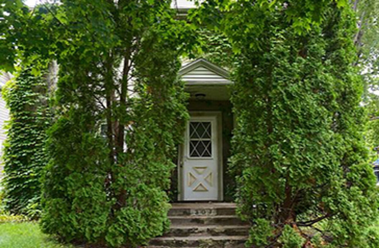 Foto del edificio - Affordable six bedroom house close to U of...