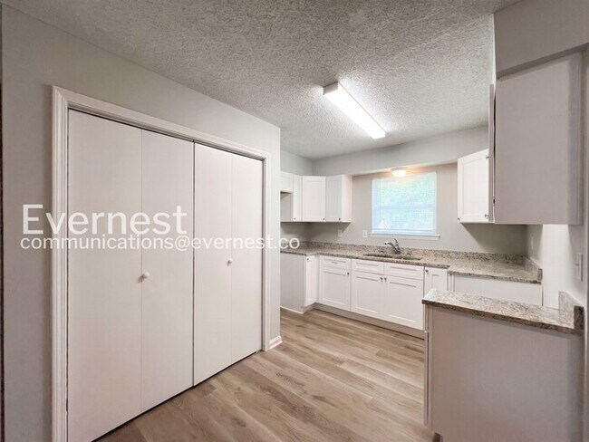 Building Photo - 5099 Corkwood Dr