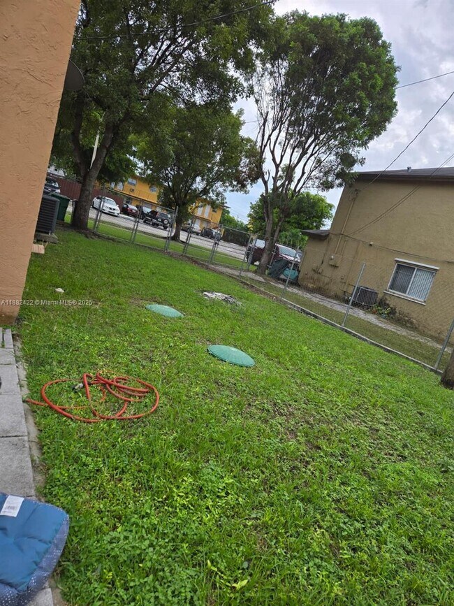Foto del edificio - 11511 Robinson St