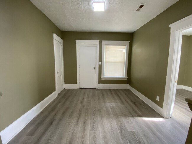 Foto del edificio - 636-638 Fern St Akron Oh 44307 MFH2 .T3